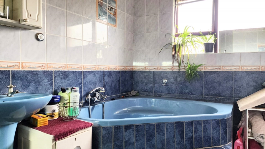 5 Bedroom Property for Sale in Uilenkraalsmond Western Cape